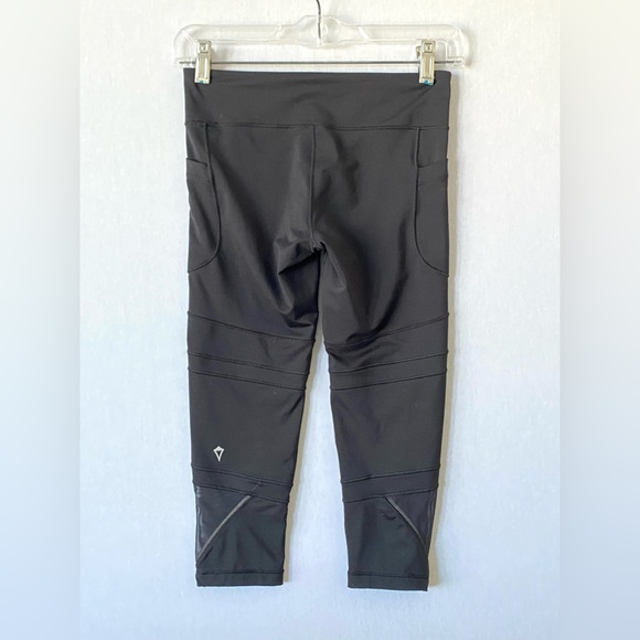 Ivivva Black Mesh Crop Capri Tight in Size 12 - Picture 2 of 5